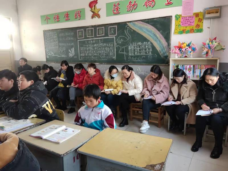 朱寨镇中心小学教师图片